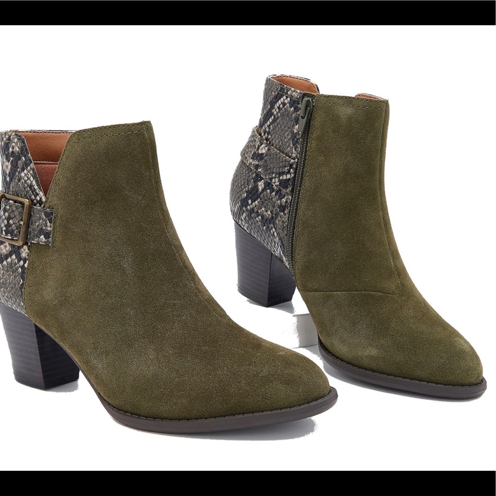 🔥NWT🔥 Naomi Snake Suede Ankle Booties